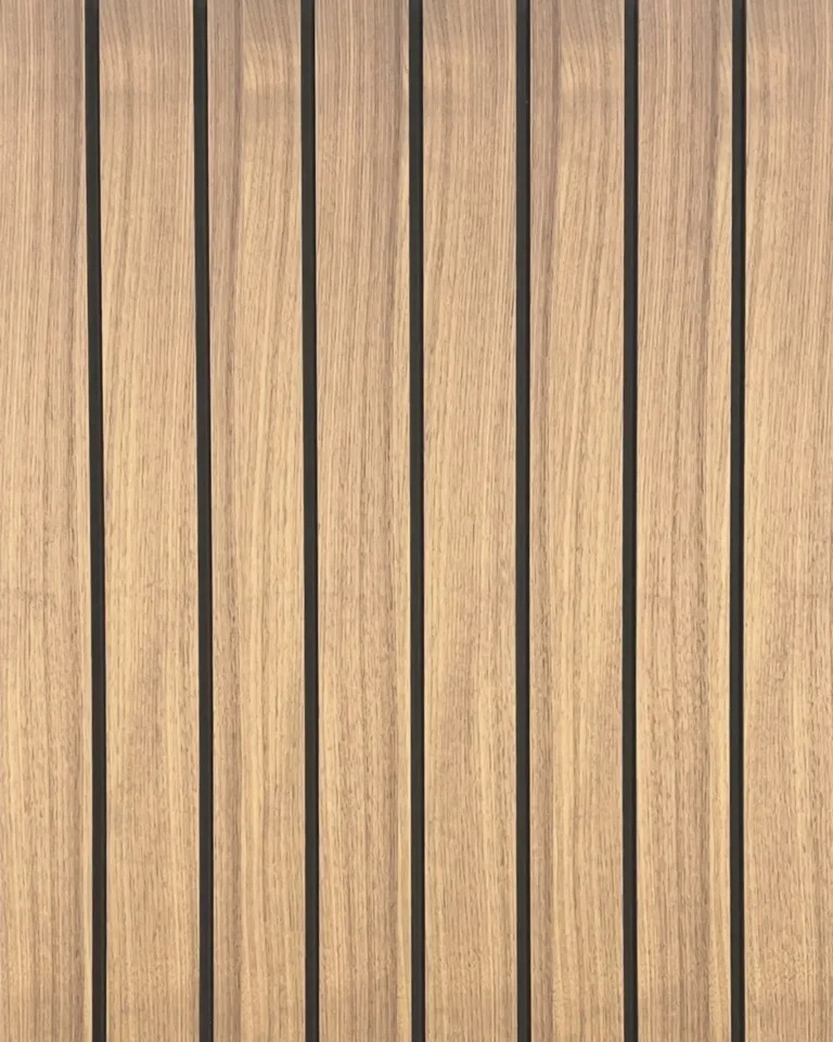Panneau mural décoratif en bois à larges rayures Chêne OAK  600MM x 2400MM x 13.2MM