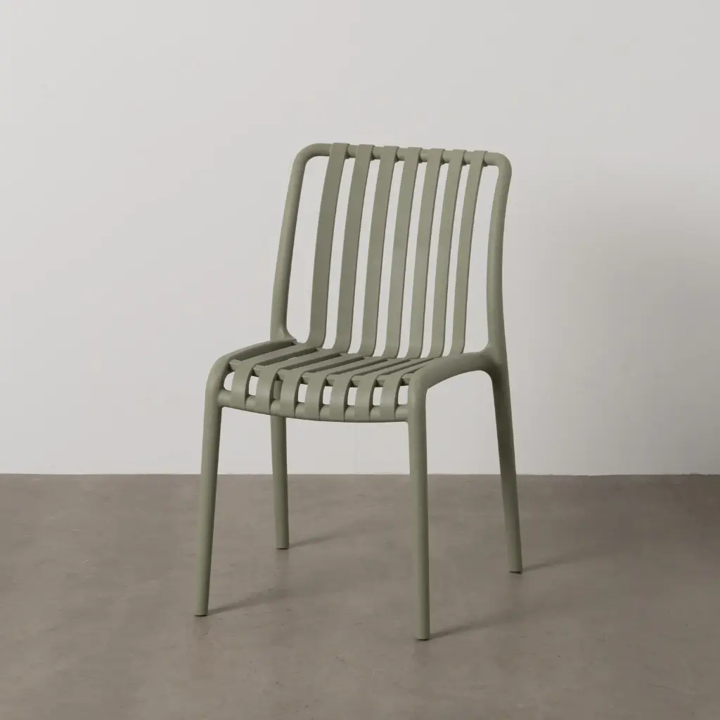 Chaise Verte en Polypropylène Extérieur – Dim : 50x58x80 cm